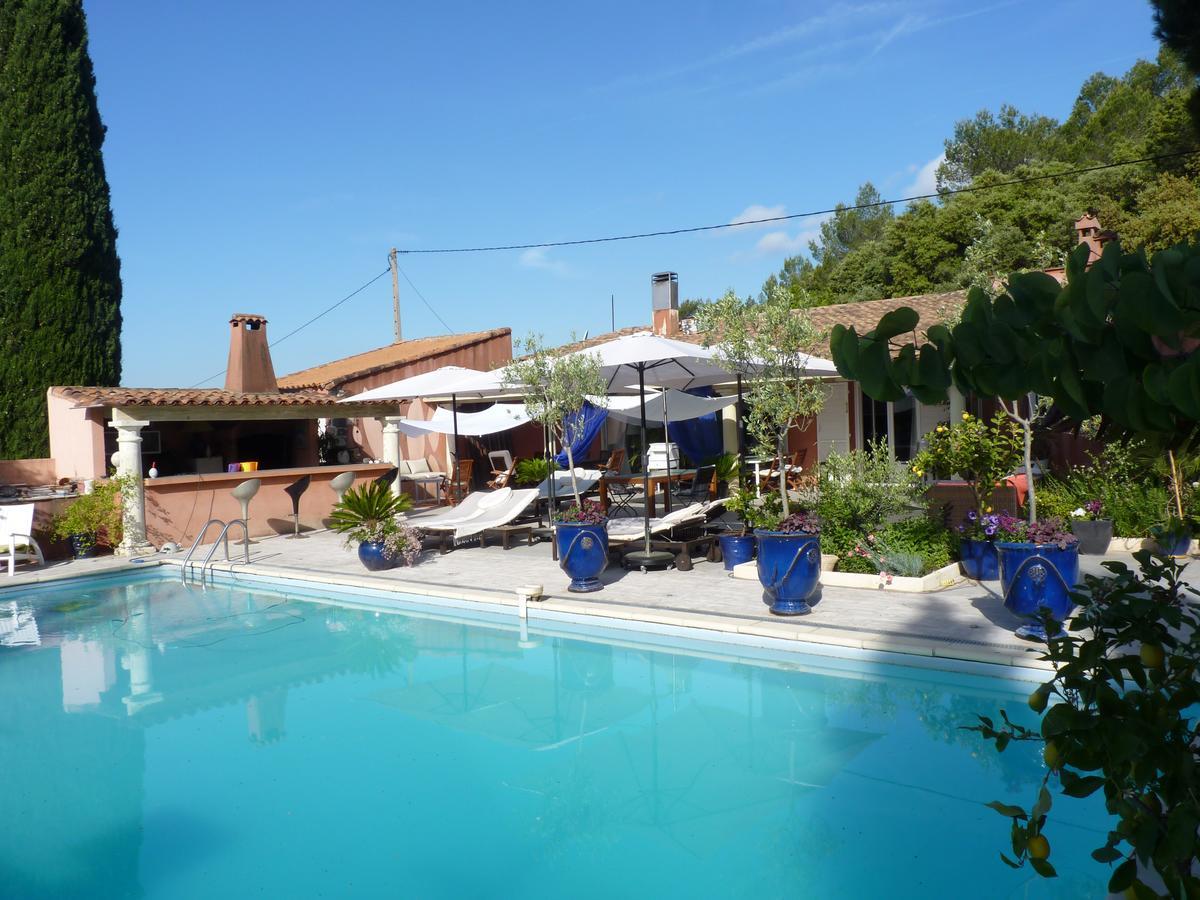 Au Mas Saint Pierre Hotel Pignans Exterior photo